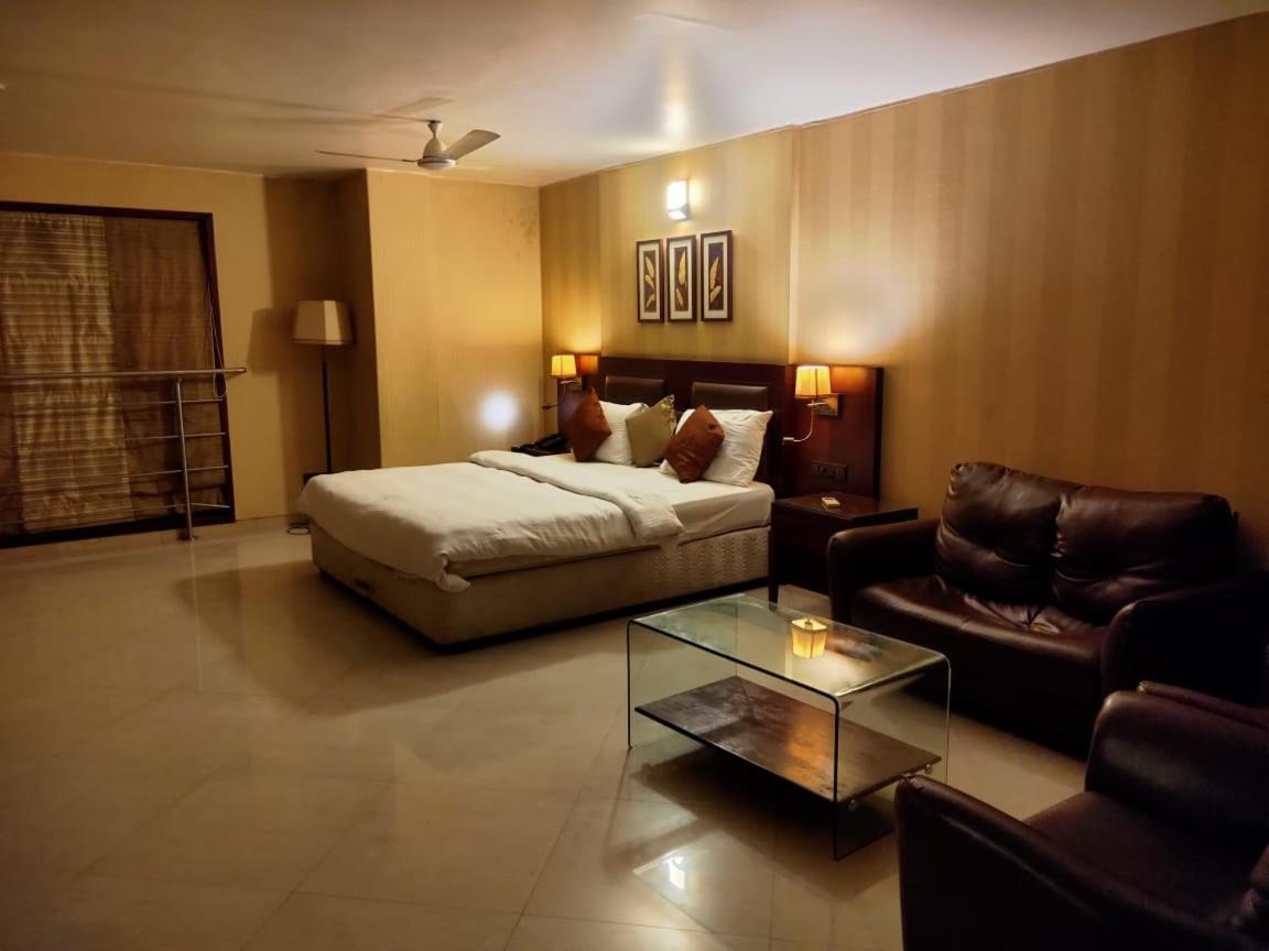 Hotel Rk Regency Ahmedabad Bagian luar foto