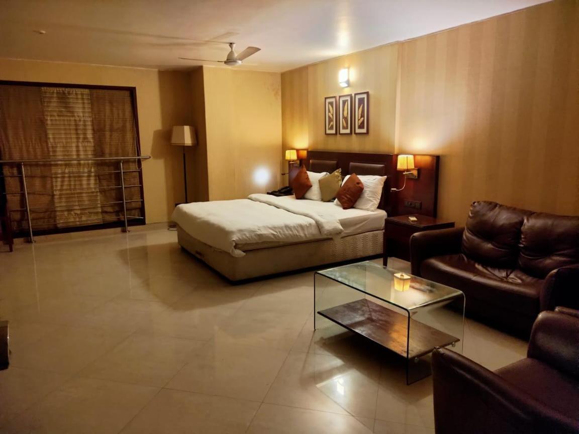 Hotel Rk Regency Ahmedabad Bagian luar foto