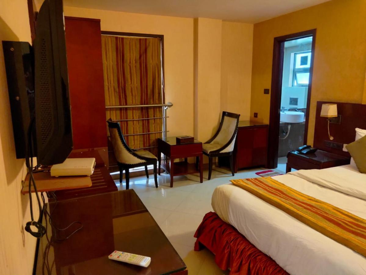 Hotel Rk Regency Ahmedabad Bagian luar foto